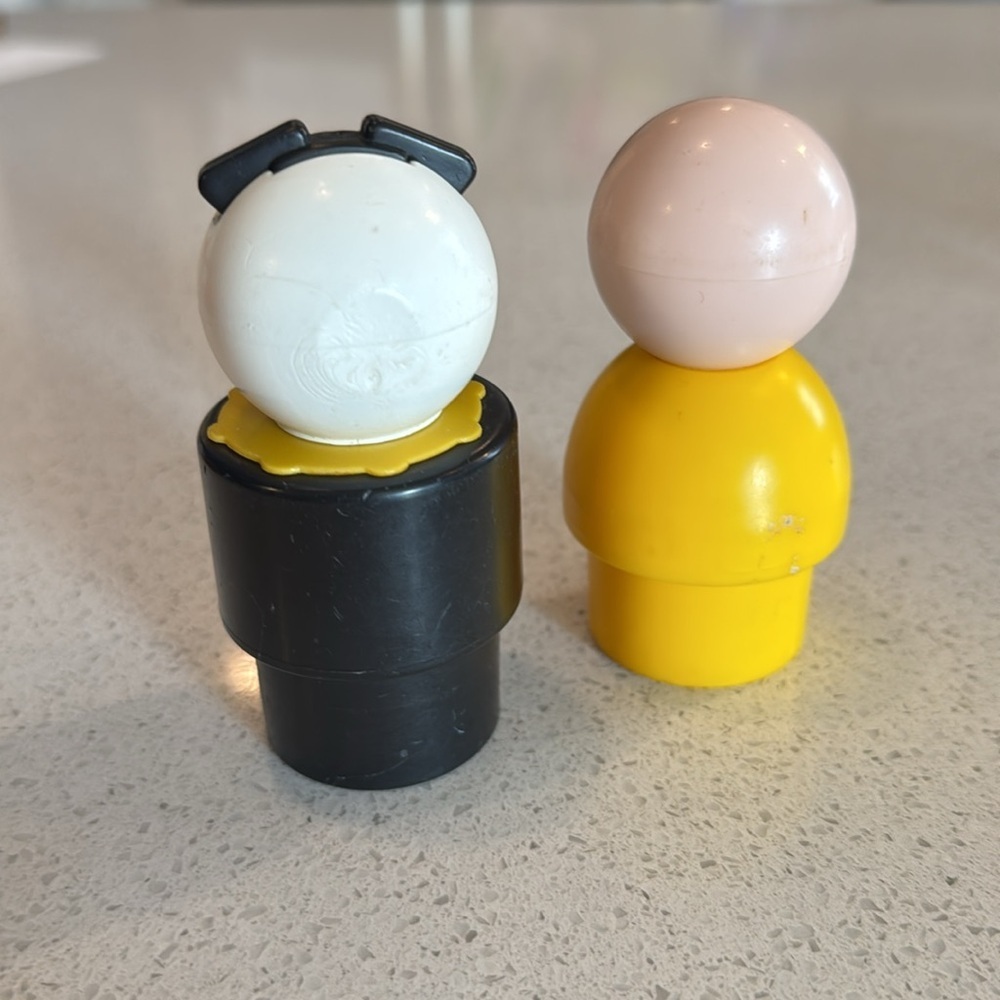 Vintage 1984 Fisher Price Little People Jumbo Large Chunky Dog and yellow person - Picture 2 of 6